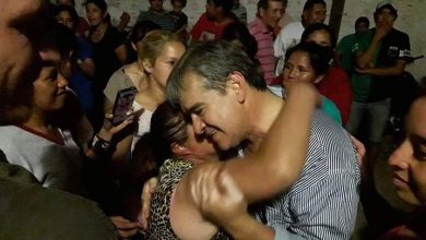 Photo of Fw: UNA MULTITUD BRINDÓ SU APOYO AL INTENDENTE NIEVAS Y PIDIÓ QUE LOS CONCEJALES LO MANTENGAN CON SU INMUNIDAD