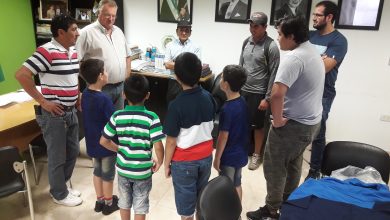 Photo of Fw: EL INTENDENTE PÍO SANDER ENTREGÓ SUBSIDIO A AJEDRECISTAS QUE VIAJAN AL TORNEO PROVINCIAL