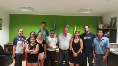Photo of Fw: EL INTENDENTE ENTREGÓ SUBSIDIO A EQUIPO DE VOLEY QUE COMPETIRÁN EN EL CAMPEONATO NACIONAL