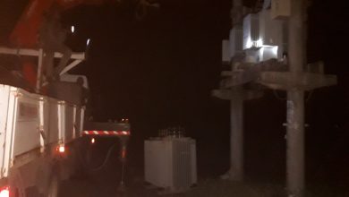 Photo of Fw: OPERARIOS DE SECHEEP TRABAJAN INTENSAMENTE PARA REPONER TRES TRANSFORMADORES QUE SE QUEMARON EN CASTELLI
