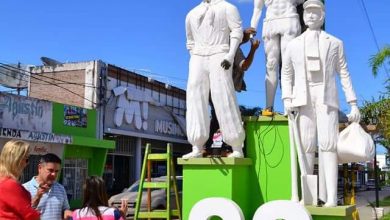 Photo of Fw: EL MUNICIPIO RESTAURA LAS ESTATUAS DEL MONUMENTO A LOS INMIGRANTES