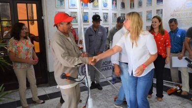 Photo of Fwd: LA INTENDENTE CHOMIAK HIZO ENTREGA DE MOTOGUADAÑAS A LAS ÁREAS DE SERVICIOS Y OBRAS PÚBLICAS