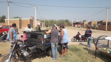 Photo of Fw: CASTELLI: AMBIENTE ENTREGÓ PLANTINES EN EL BARRIO CRISTINA KIRCHNER