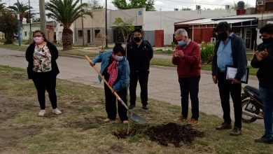 Photo of Fwd: Plantaron árboles en homenaje a los trabajadores de la Sanidad en Añatuya